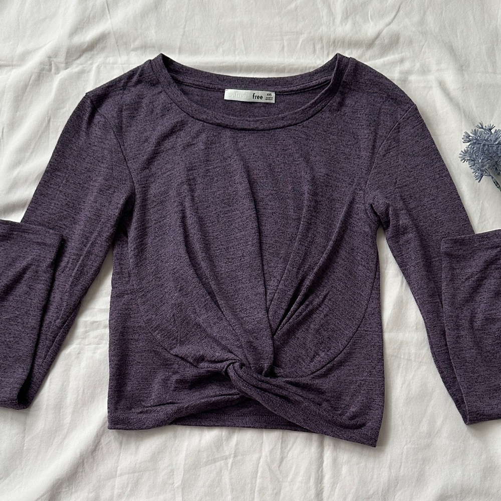 Aritzia Wilfred Purple Twist Front Long Sleeve cropped Top. Size XXS